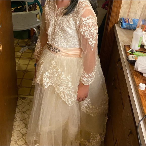 Child’s dress just growing outvof it nothing wrong - Picture 2 of 2